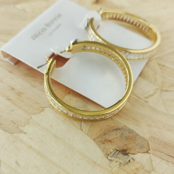 NEW Alicia Bonnie Daydream Believer clear Hoop Earrings Gold - Picture 2 of 3